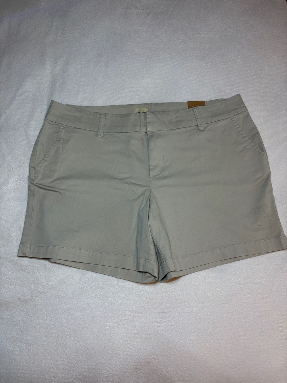 G.H. Bass & Co. Light Beige Everyday Chino Shorts Sz16 NWT